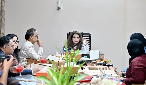 Bangladesh’s Foreign Affairs Minister Visits Jute Fair to Boost Green Trade