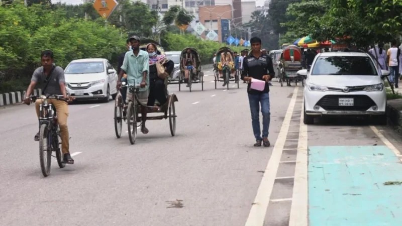 Bangladesh opens first four-lane cycle track