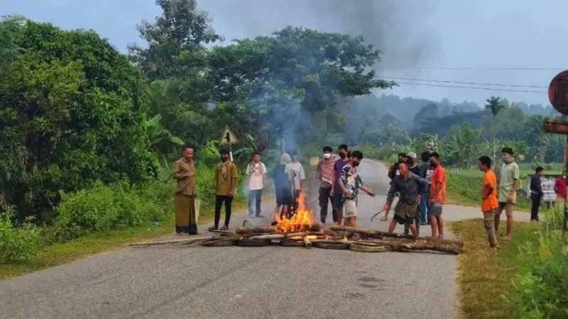 Sajek Road Blockade Enters Third Day, Tourism Disrupted