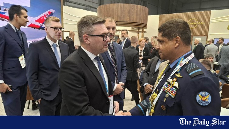 Bangladesh Air Force chief visits German defence plant
